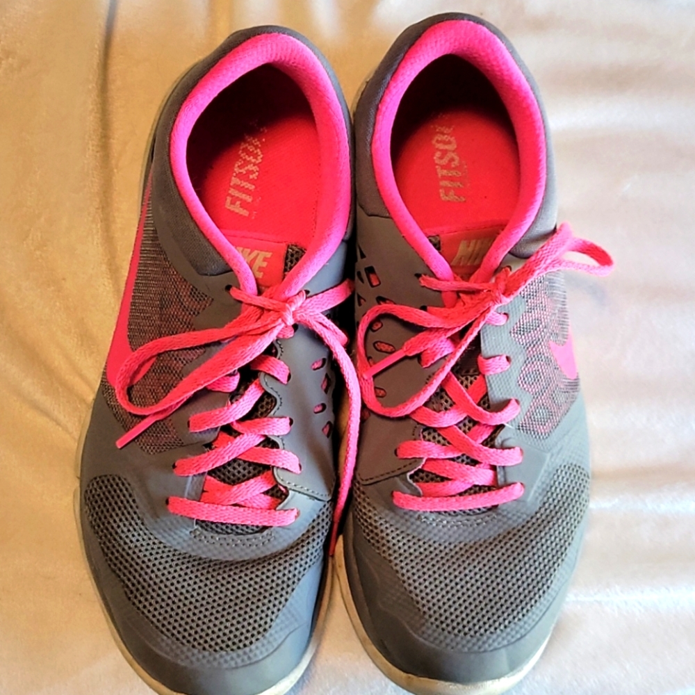 Ladies Nike Flex Tennis shoes
